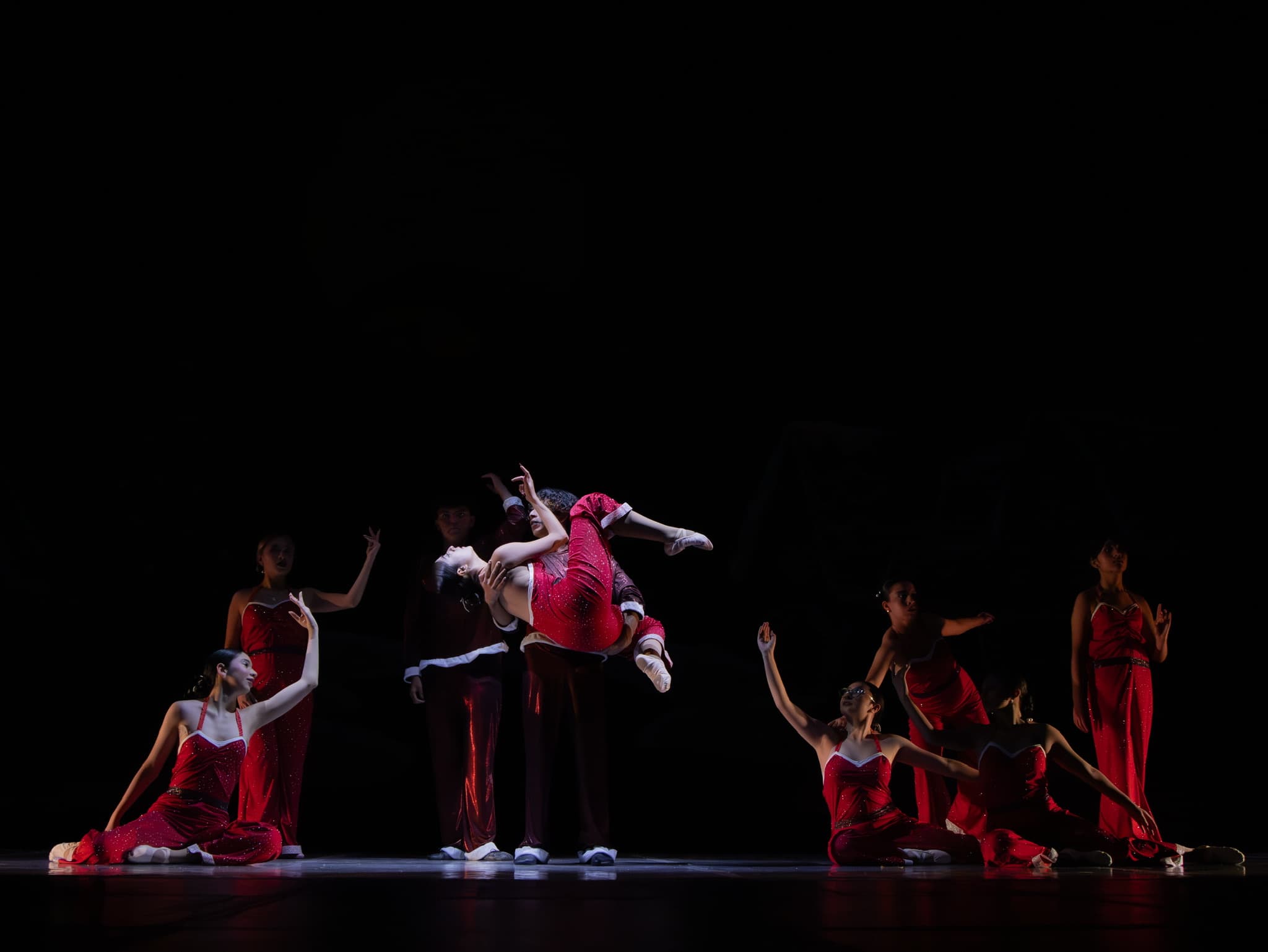 Alumnas en clase de danza